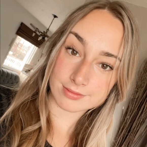 Meet your Posher, Abbey - Picture 1 of 1